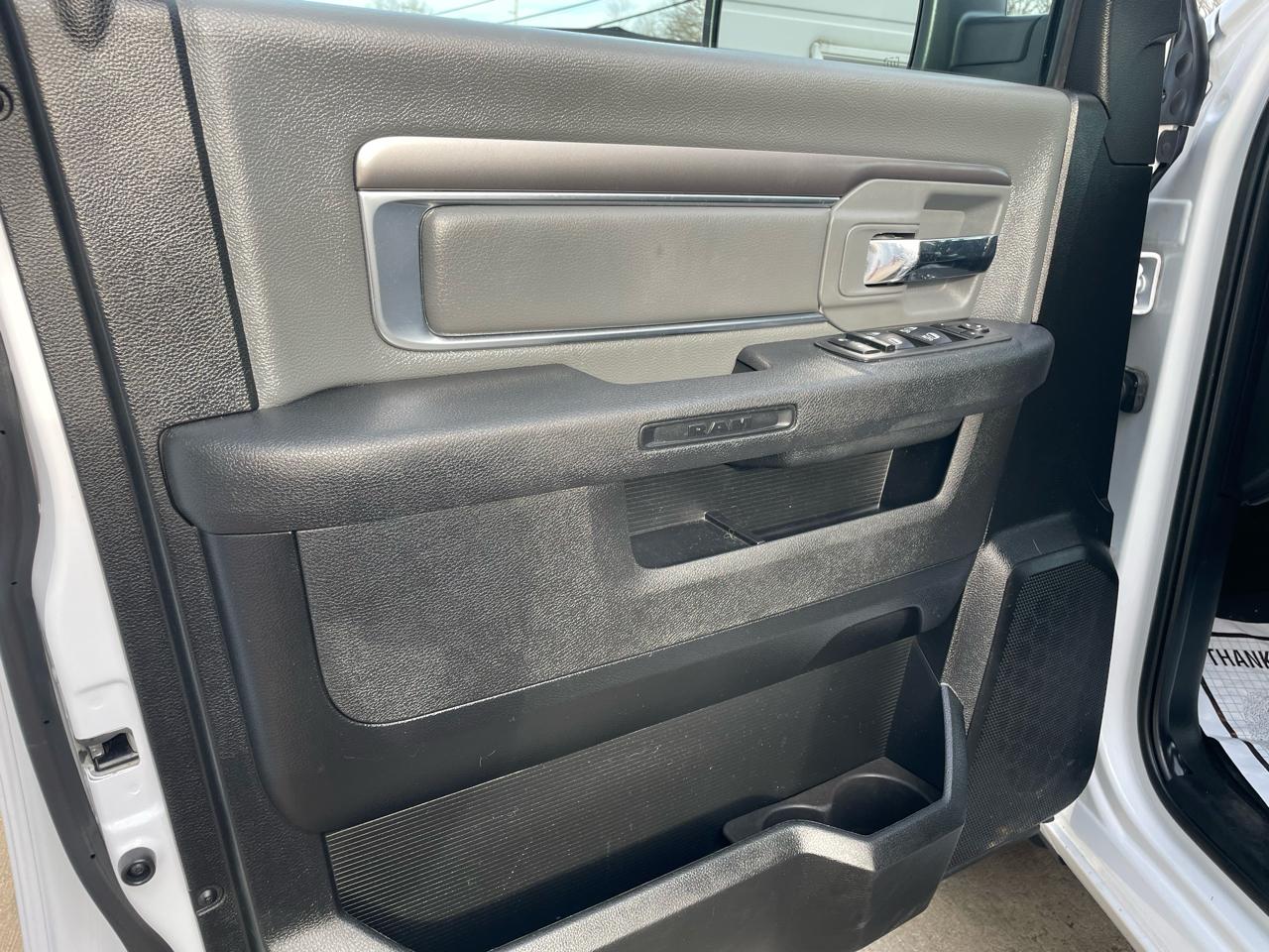 RAM 1500 Classic Tradesman Quad Cab 4WD 2022