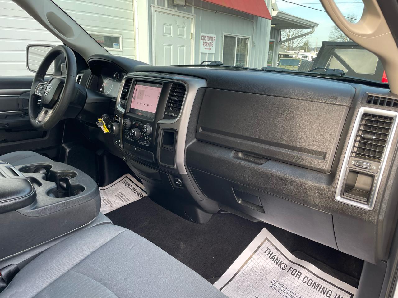 RAM 1500 Classic Tradesman Quad Cab 4WD 2022