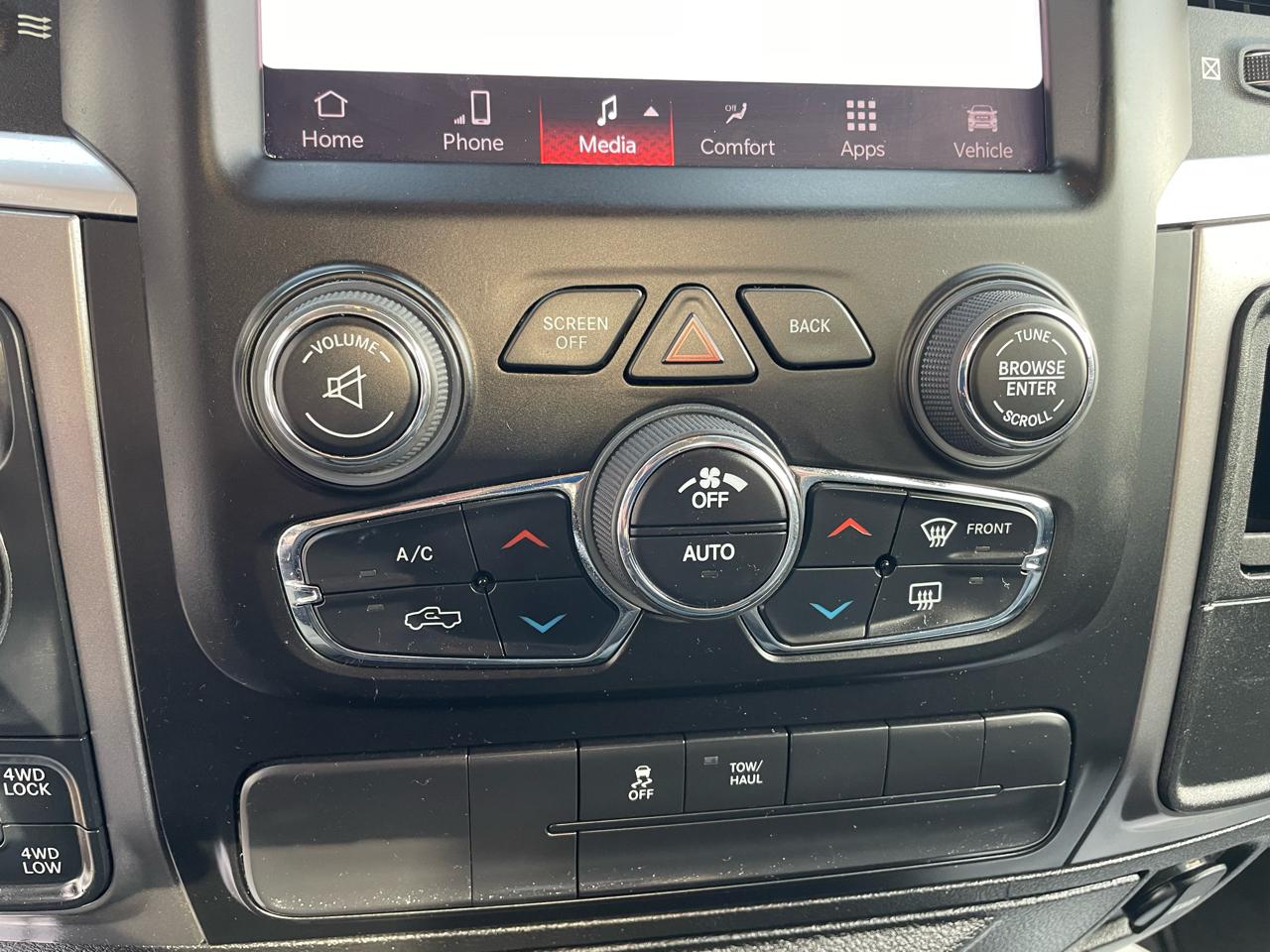 RAM 1500 Classic Tradesman Quad Cab 4WD 2022