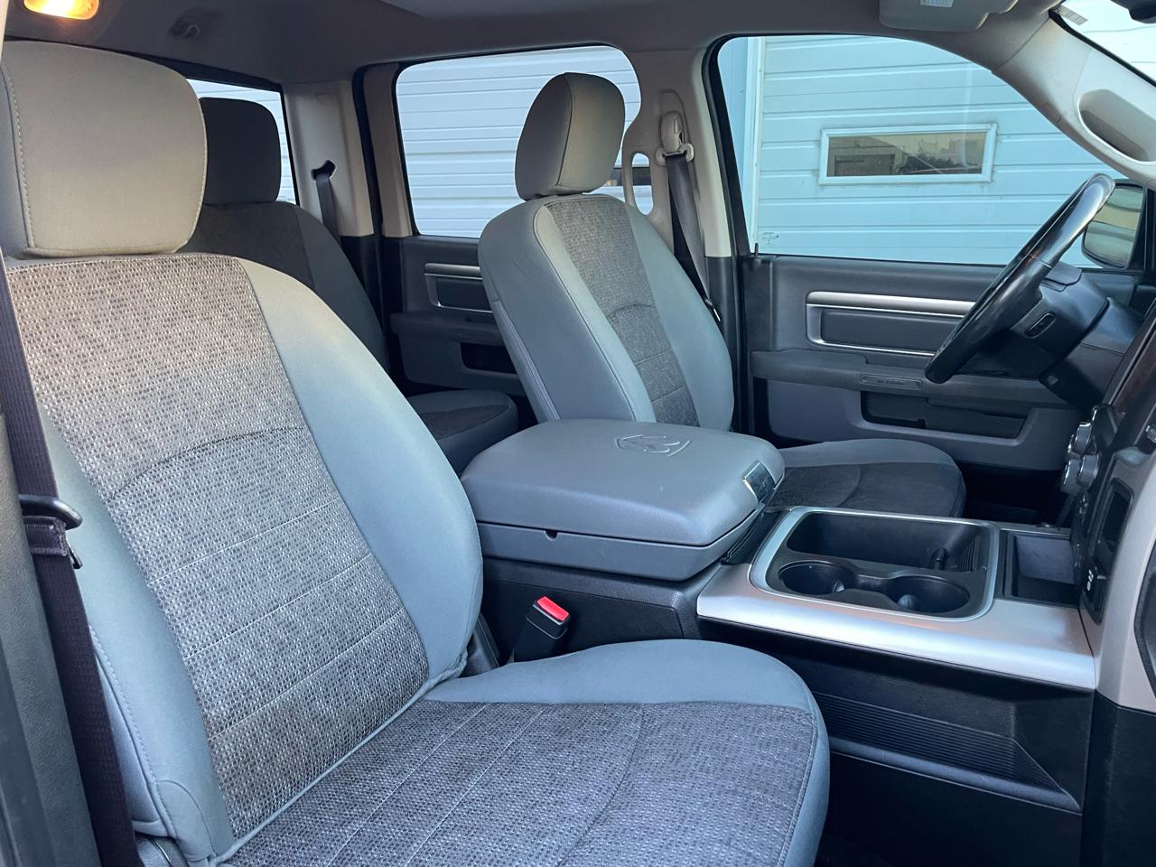 RAM 1500 4WD Crew Cab 140.5" Big Horn 2016