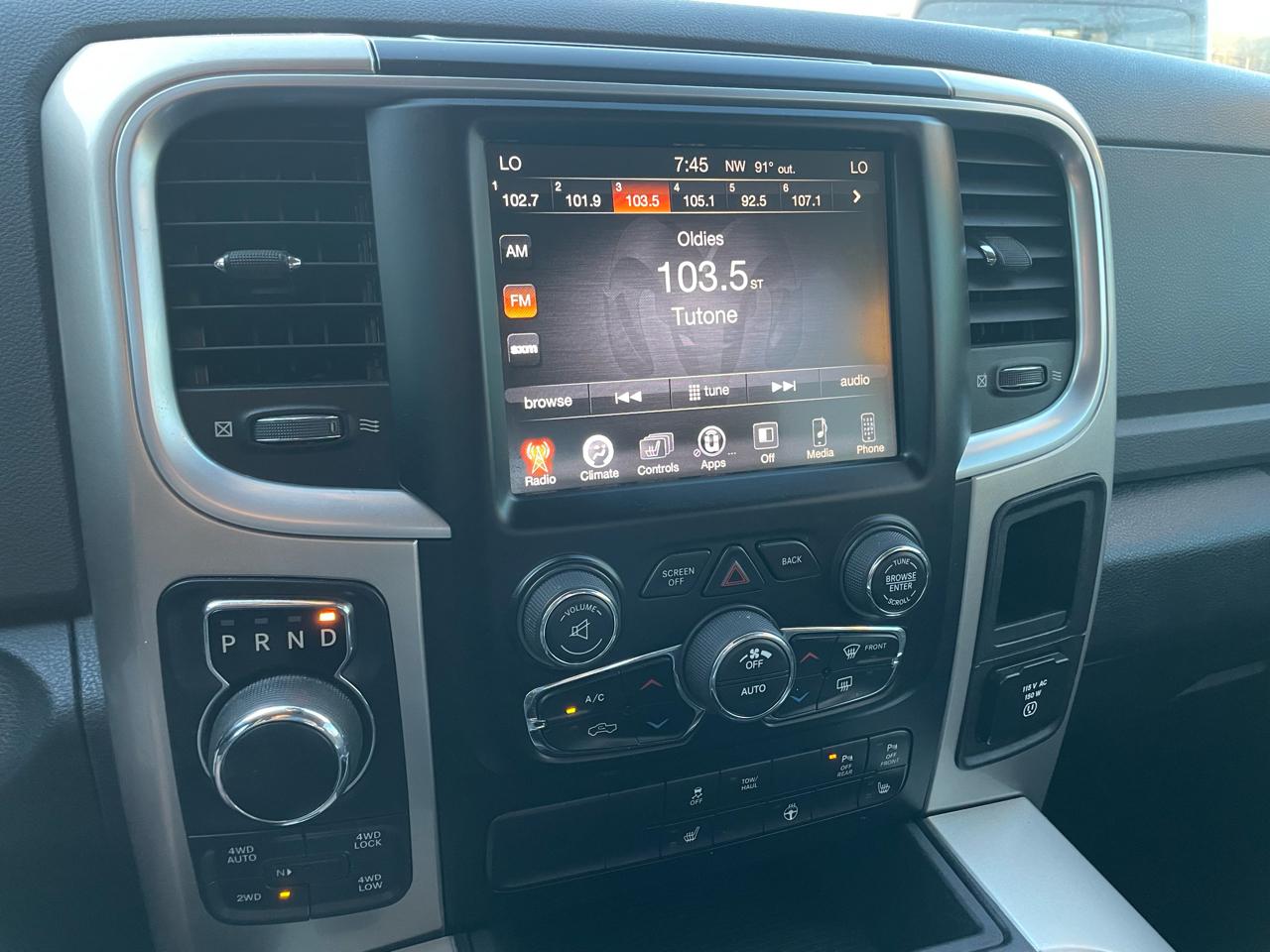 RAM 1500 4WD Crew Cab 140.5" Big Horn 2016