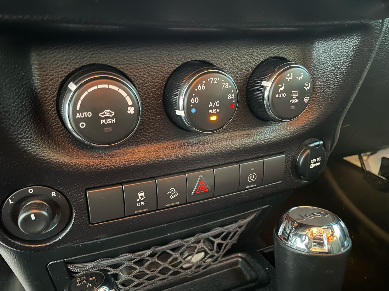 Jeep Wrangler Unlimited Sahara 4WD 2017