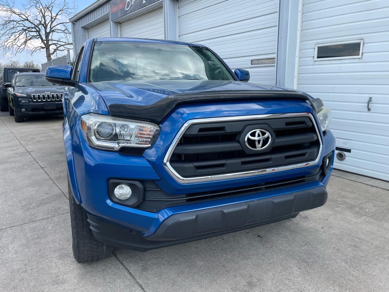 Toyota Tacoma 2WD Double Cab V6 AT SR5 (Natl) 2016