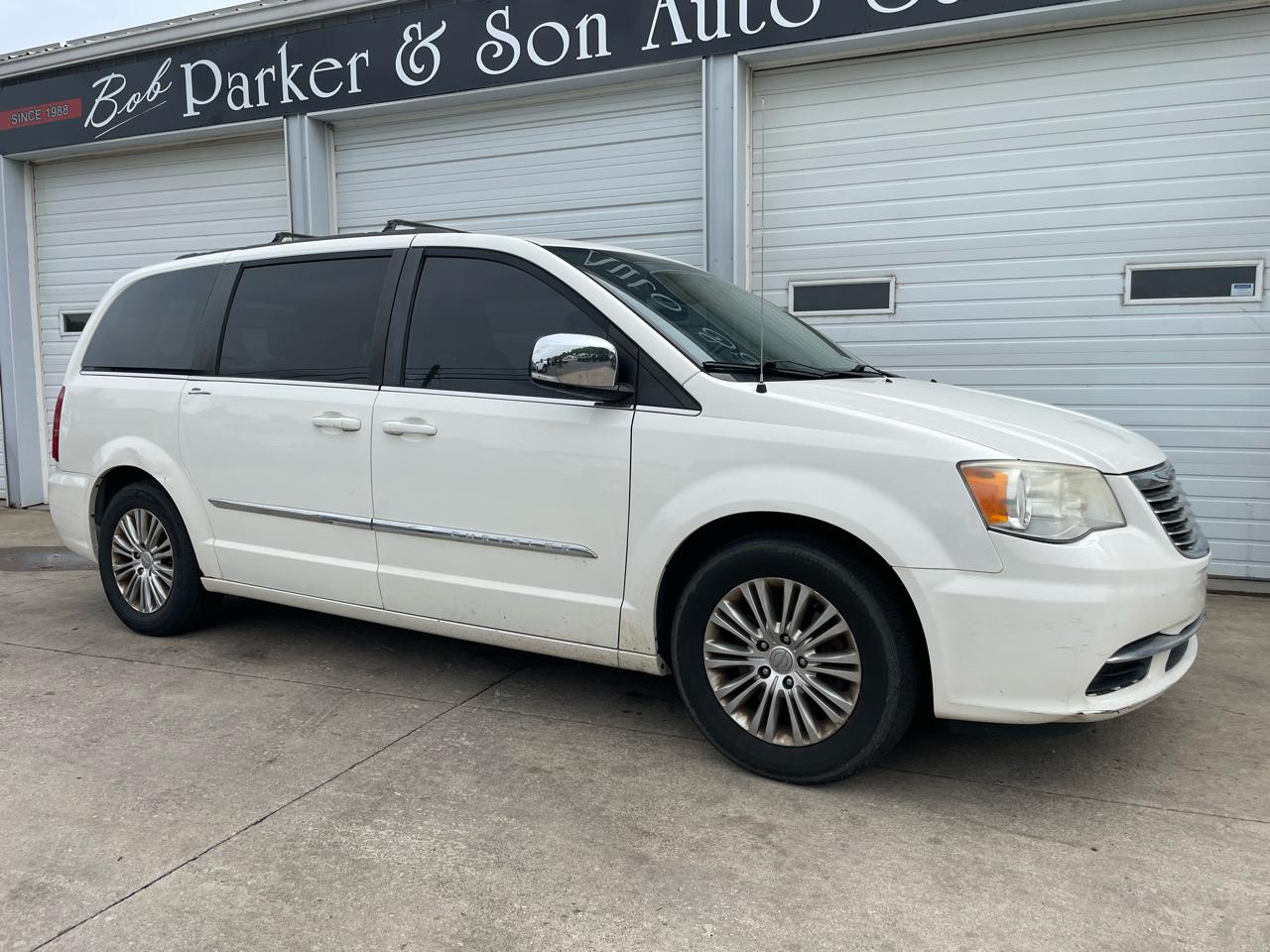 Chrysler Town & Country Touring-L 2013