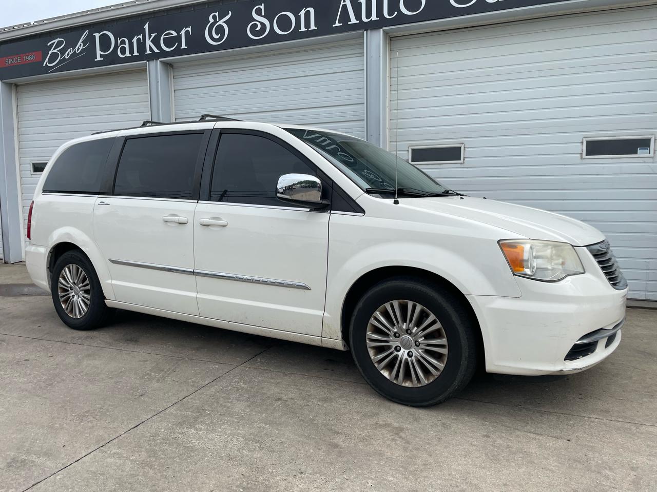 Chrysler Town & Country Touring-L 2013