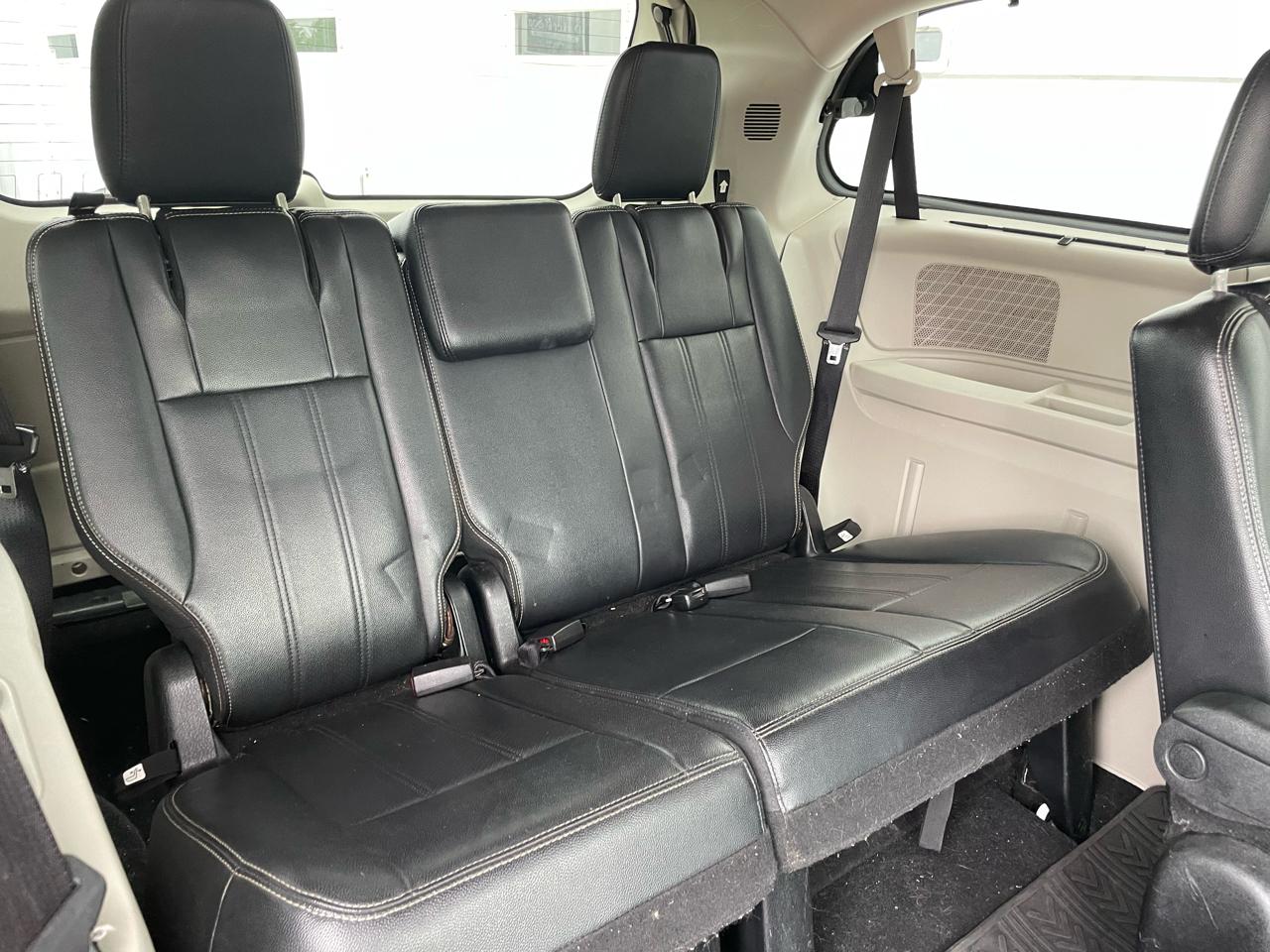 Chrysler Town & Country Touring-L 2013