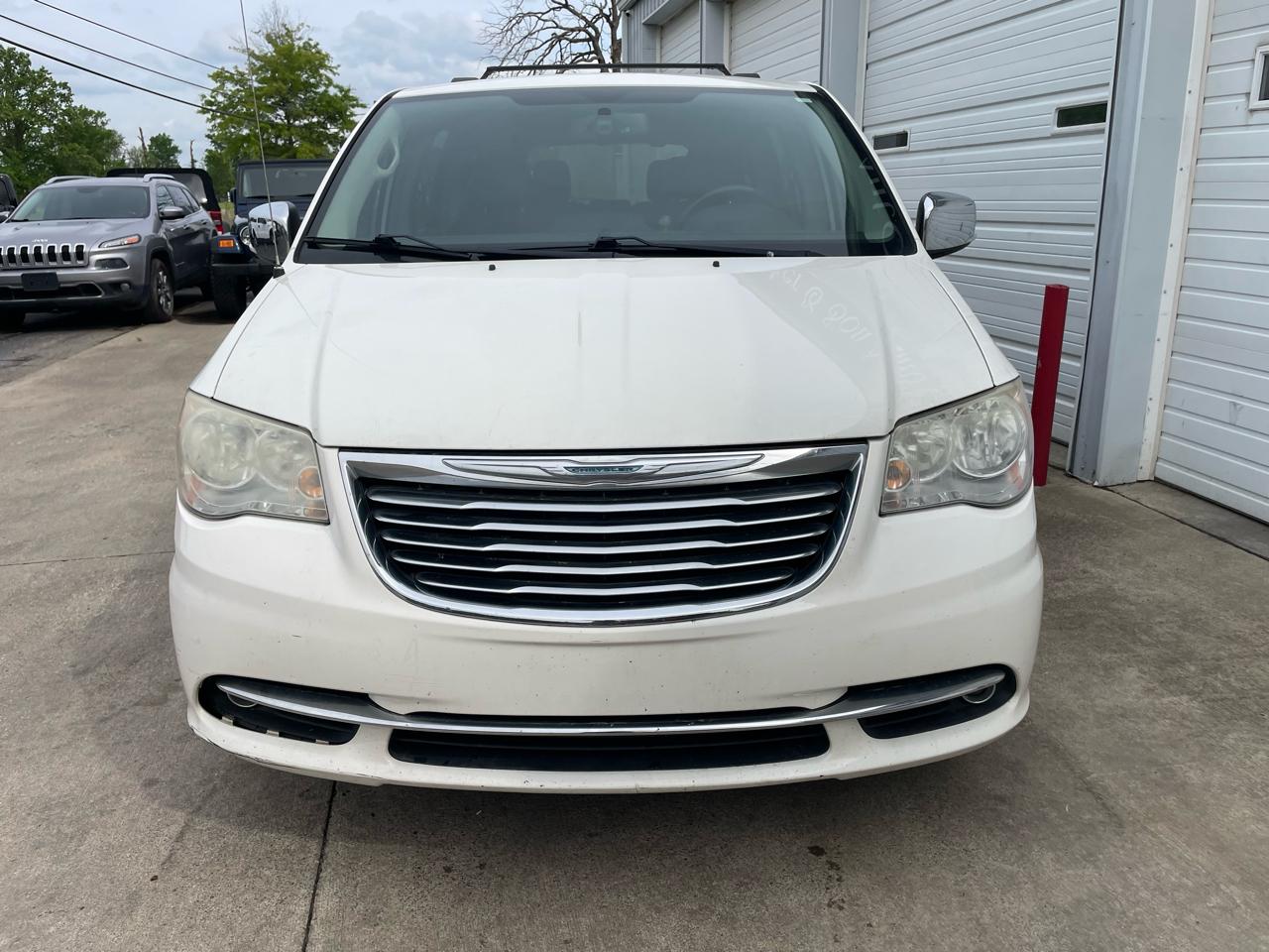 Chrysler Town & Country Touring-L 2013