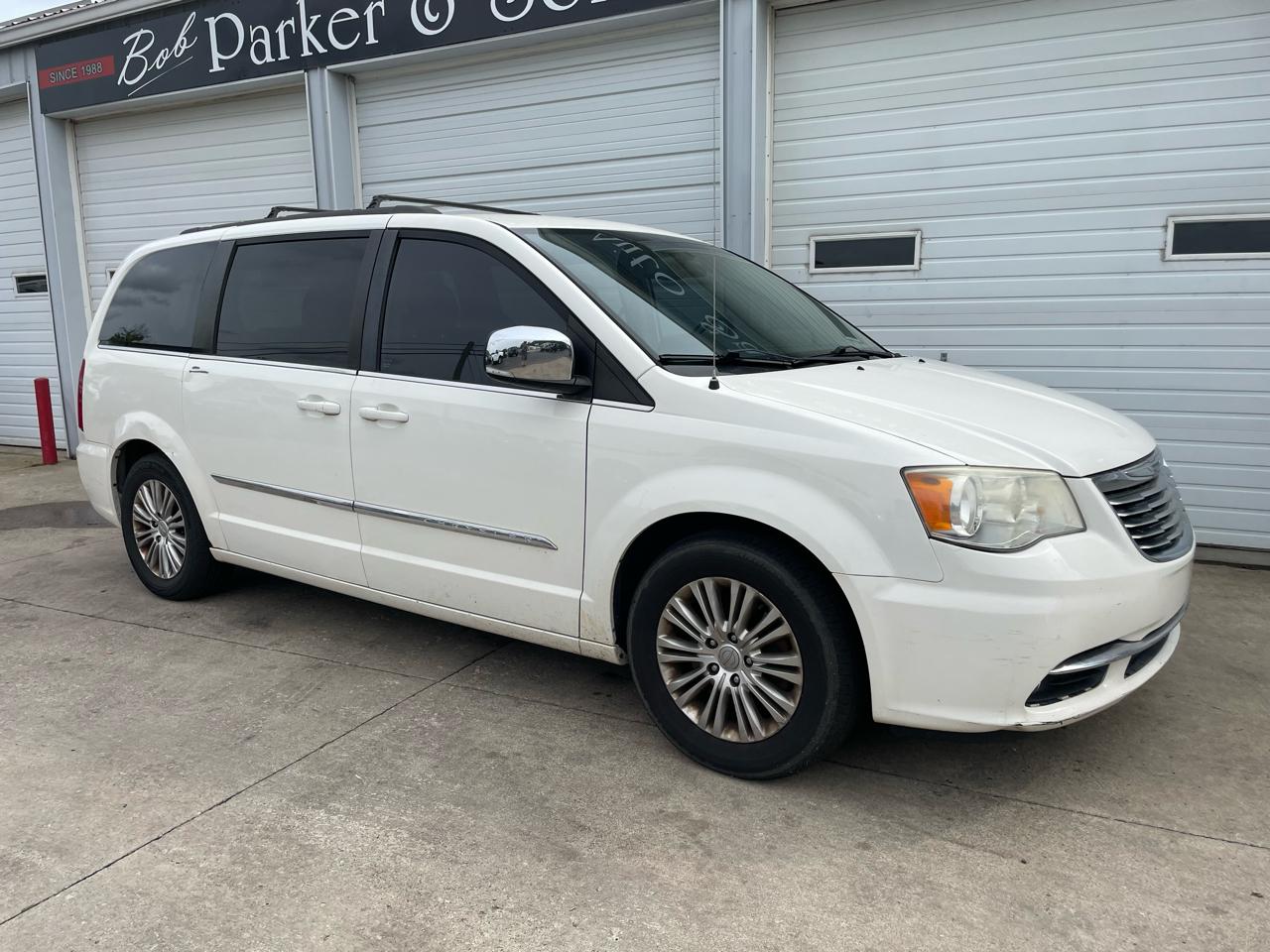 Chrysler Town & Country Touring-L 2013