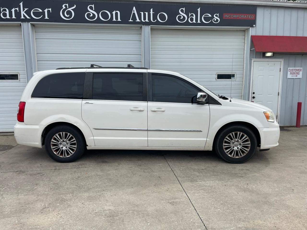 Chrysler Town & Country Touring-L 2013