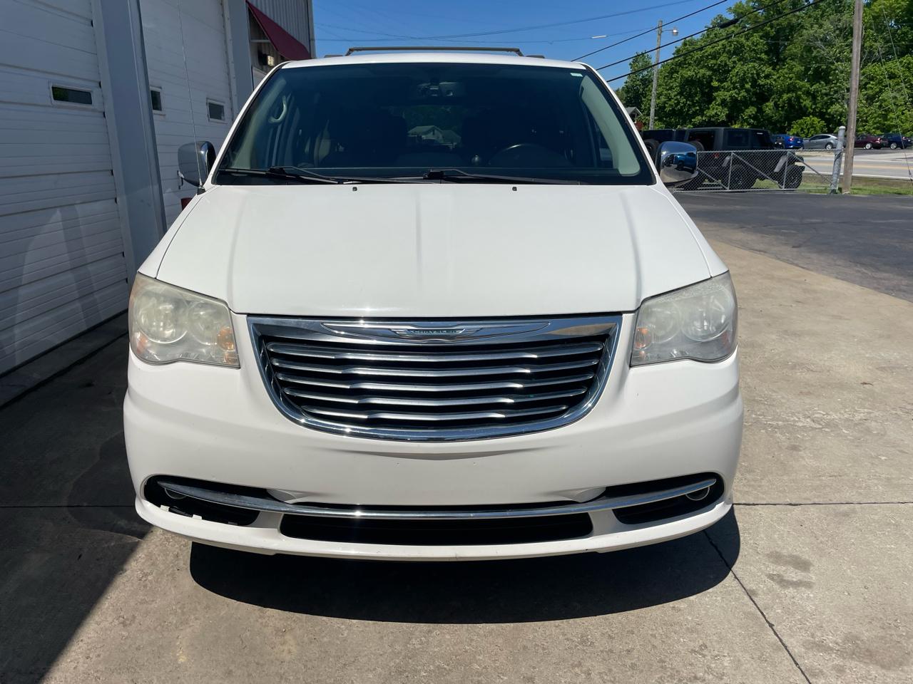 Chrysler Town & Country Touring-L 2013