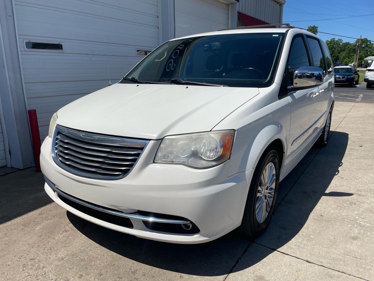Chrysler Town & Country Touring-L 2013