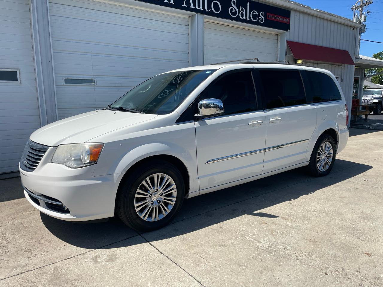 Chrysler Town & Country Touring-L 2013
