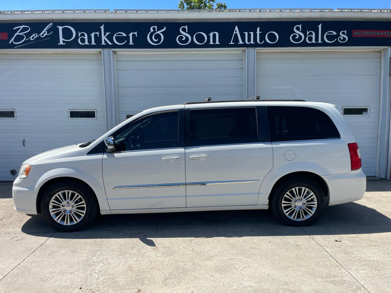 Chrysler Town & Country Touring-L 2013