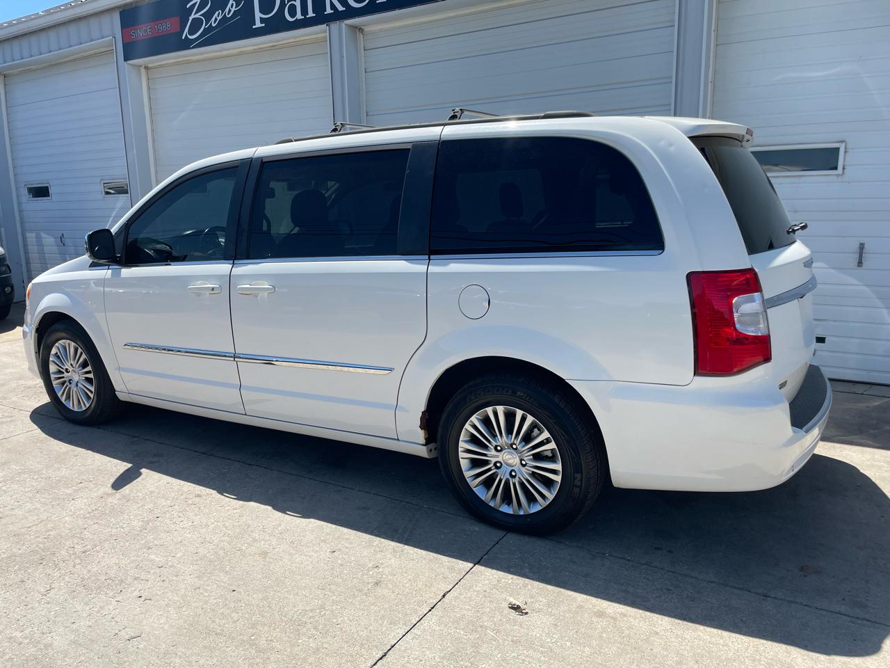 Chrysler Town & Country Touring-L 2013