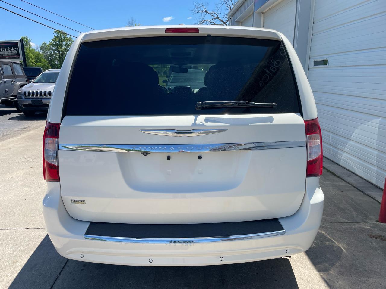 Chrysler Town & Country Touring-L 2013