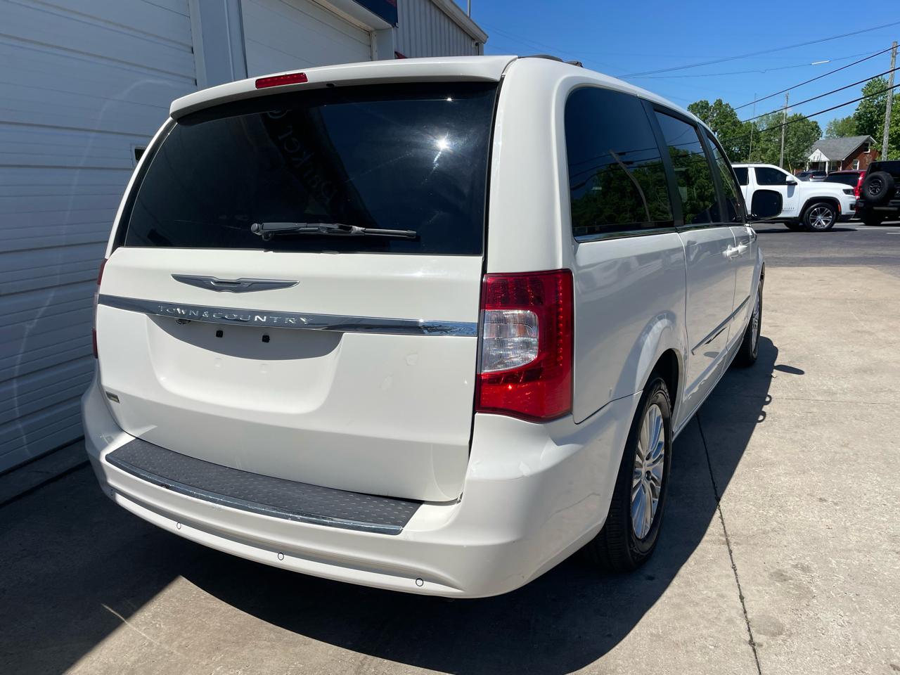 Chrysler Town & Country Touring-L 2013