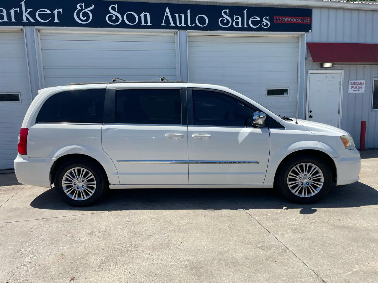 Chrysler Town & Country Touring-L 2013