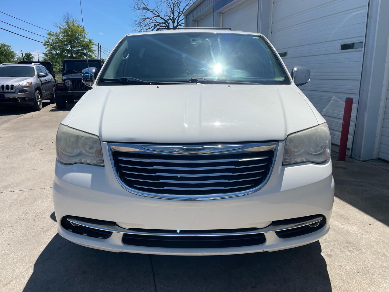 Chrysler Town & Country Touring-L 2013