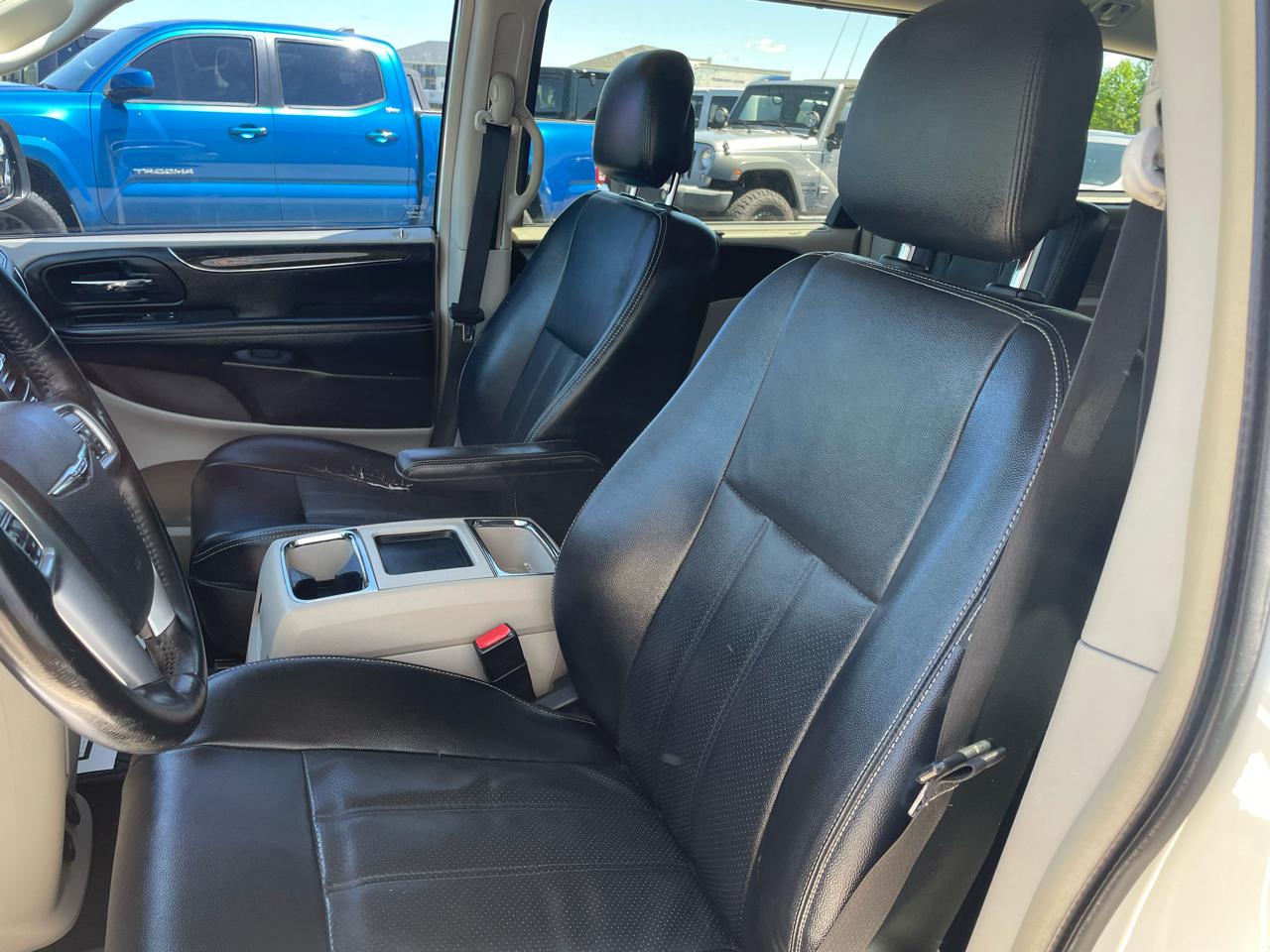 Chrysler Town & Country Touring-L 2013