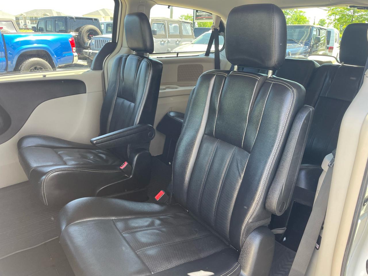 Chrysler Town & Country Touring-L 2013
