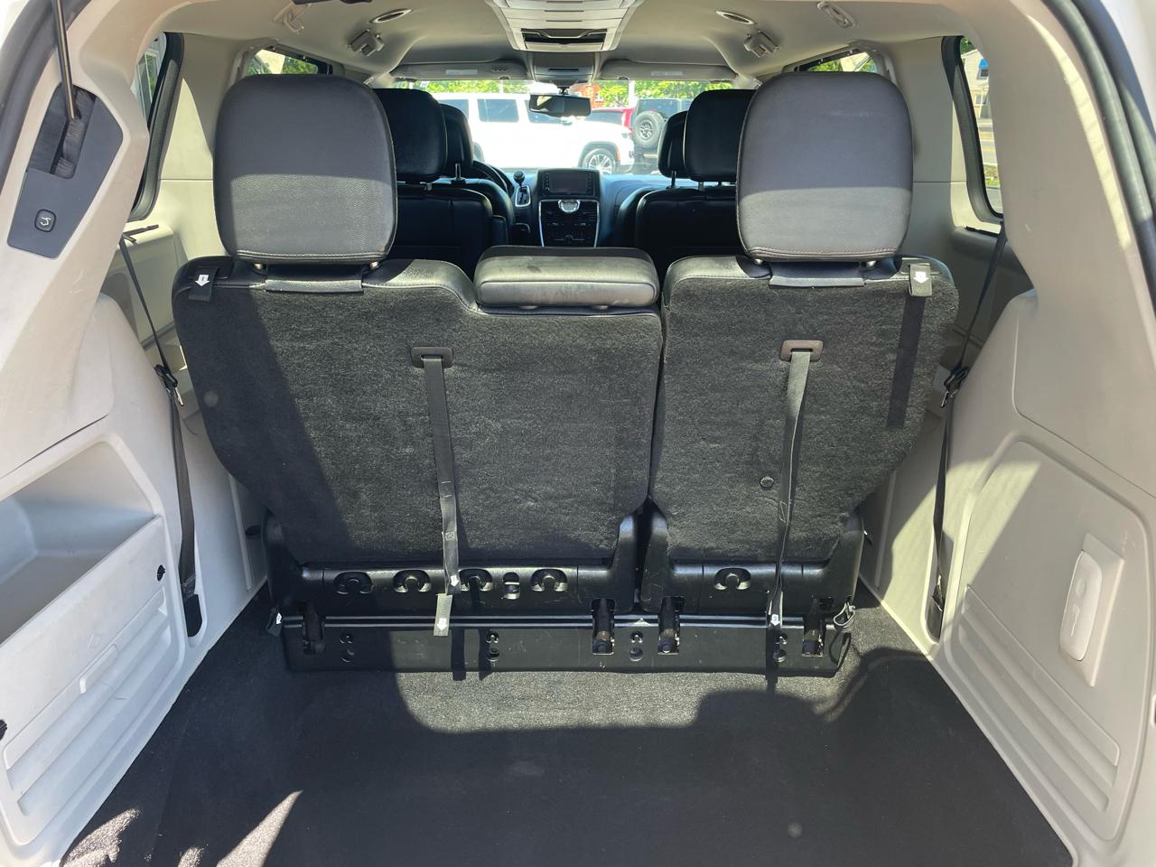 Chrysler Town & Country Touring-L 2013