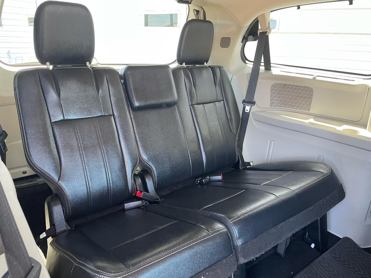 Chrysler Town & Country Touring-L 2013
