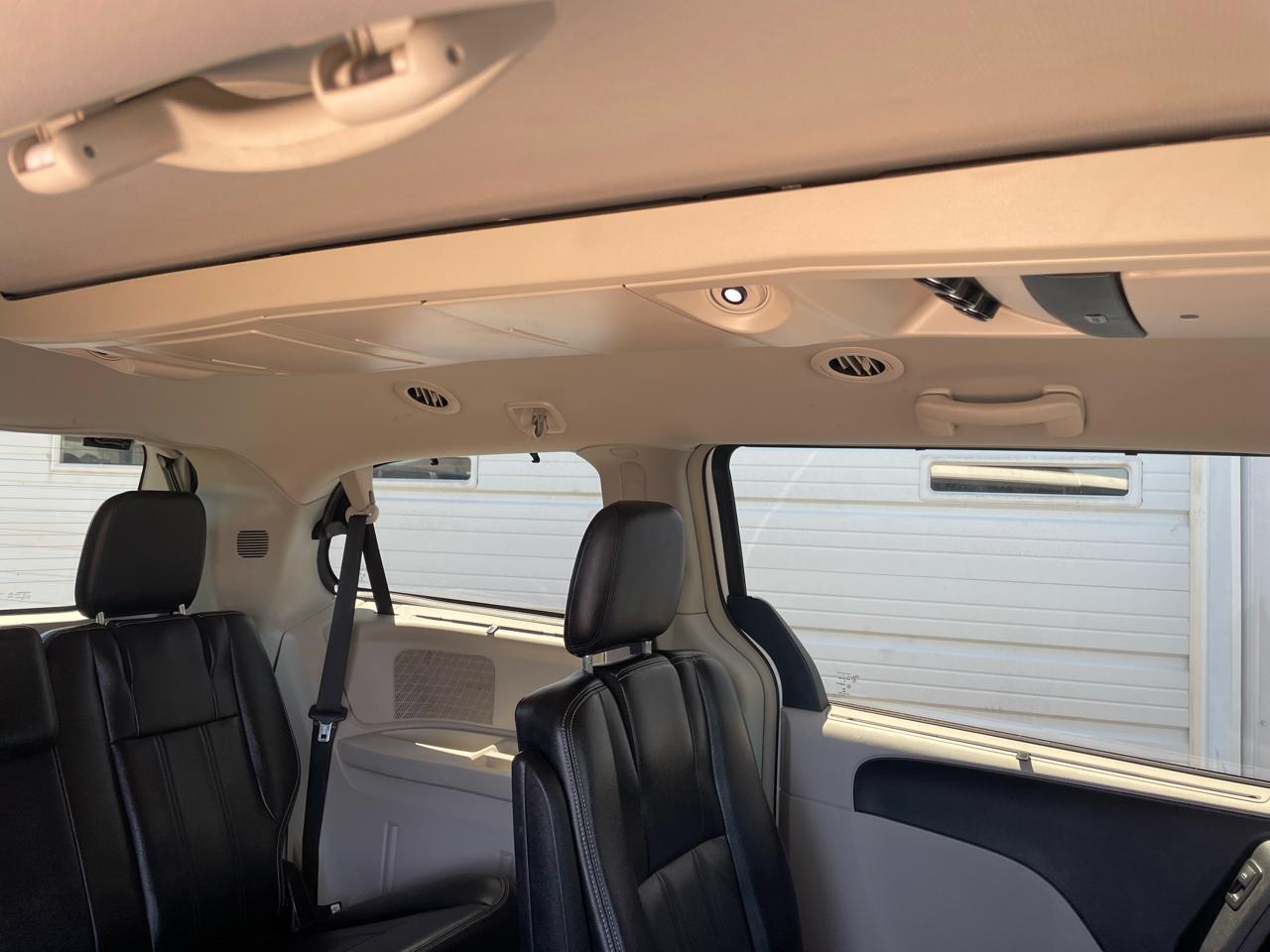 Chrysler Town & Country Touring-L 2013