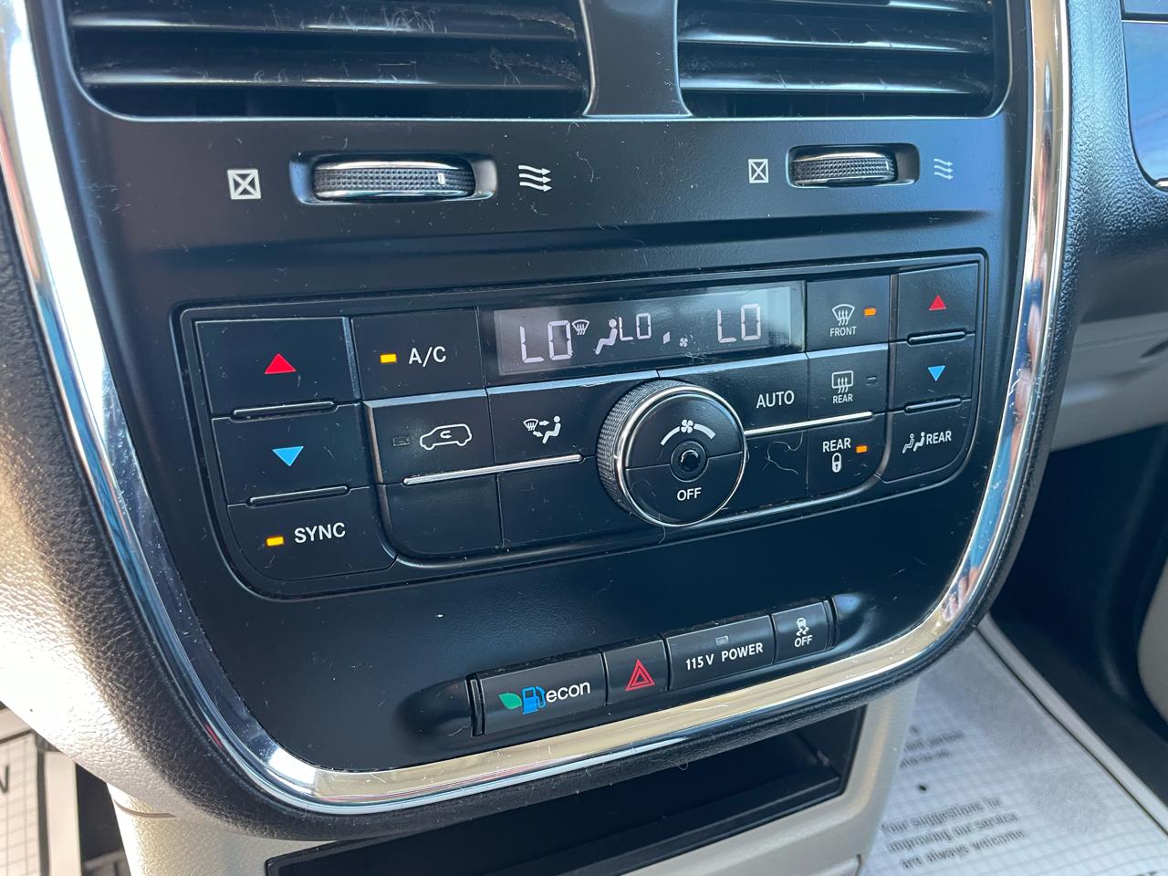 Chrysler Town & Country Touring-L 2013