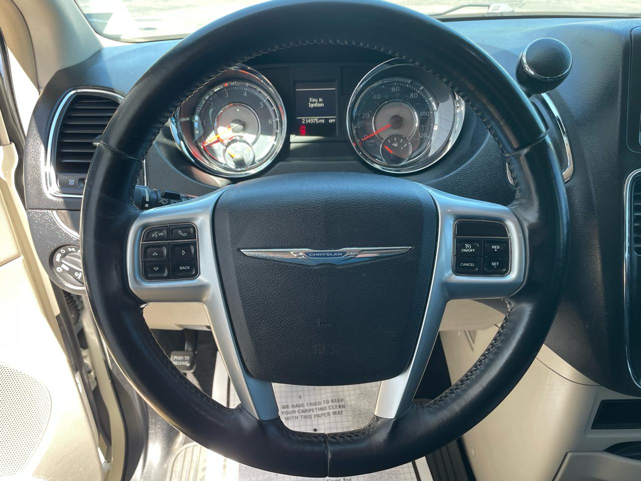 Chrysler Town & Country Touring-L 2013
