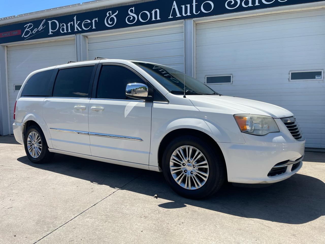 Chrysler Town & Country Touring-L 2013