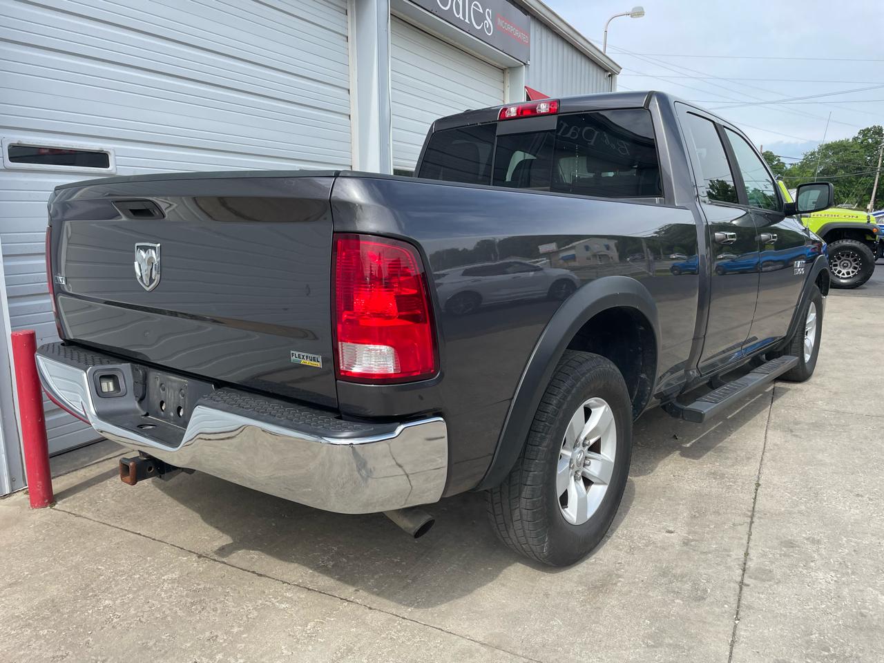 RAM 1500 2WD Quad Cab 140.5" SLT 2016