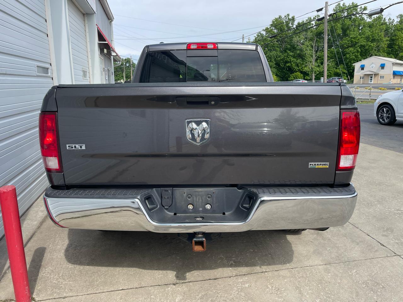 RAM 1500 2WD Quad Cab 140.5" SLT 2016
