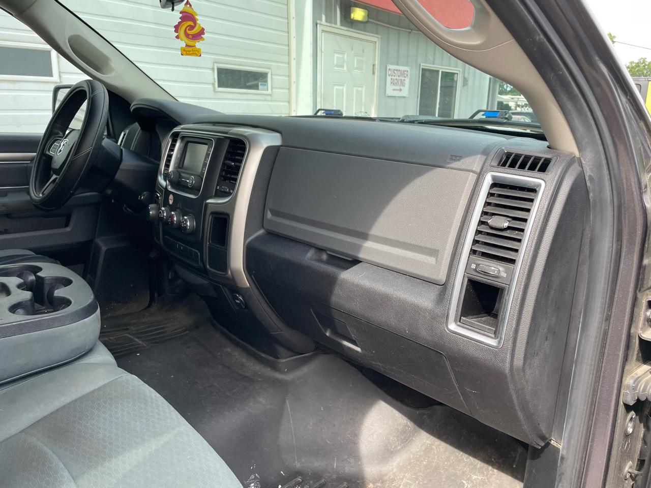RAM 1500 2WD Quad Cab 140.5" SLT 2016