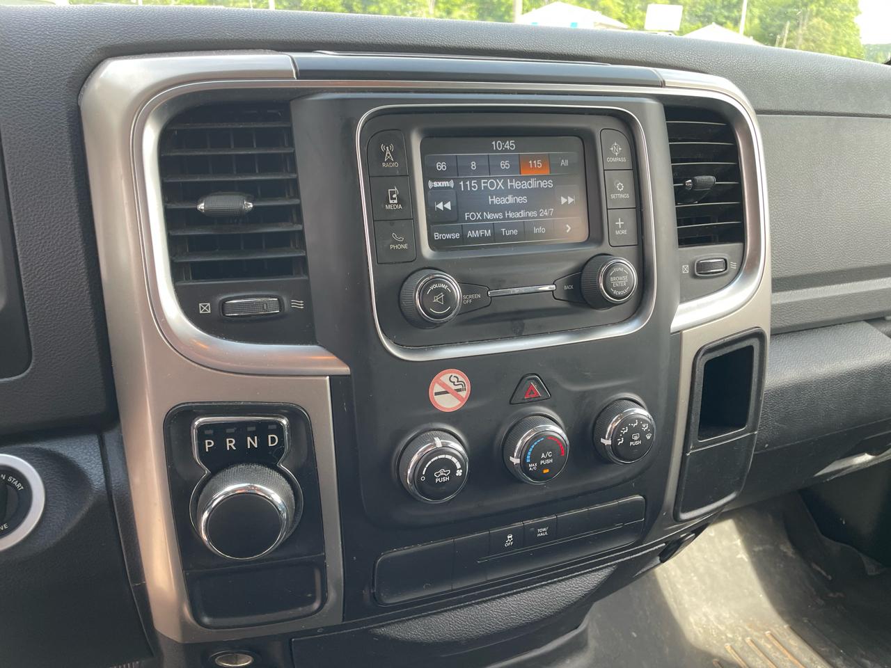 RAM 1500 2WD Quad Cab 140.5" SLT 2016