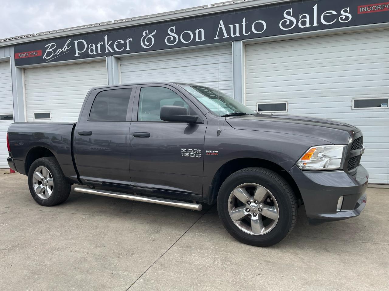 RAM 1500 4WD Crew Cab 140.5" Express 2018