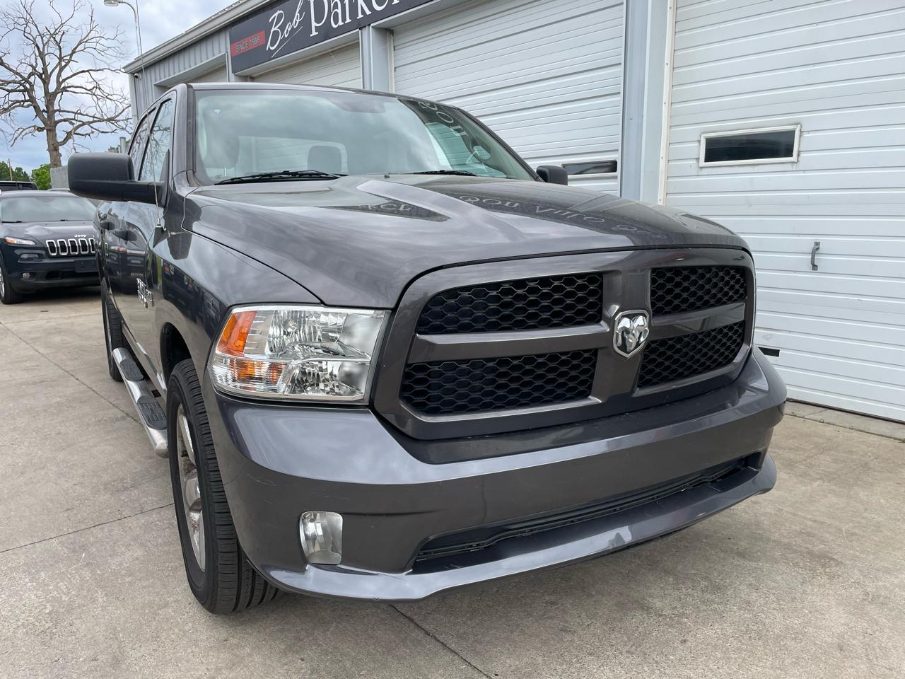 RAM 1500 4WD Crew Cab 140.5" Express 2018