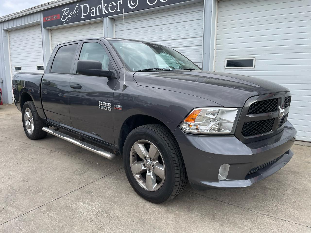 RAM 1500 4WD Crew Cab 140.5" Express 2018