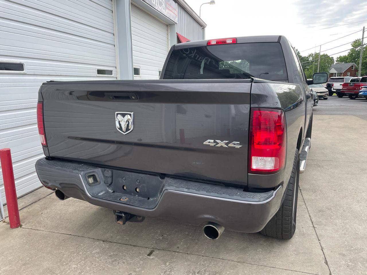 RAM 1500 4WD Crew Cab 140.5" Express 2018