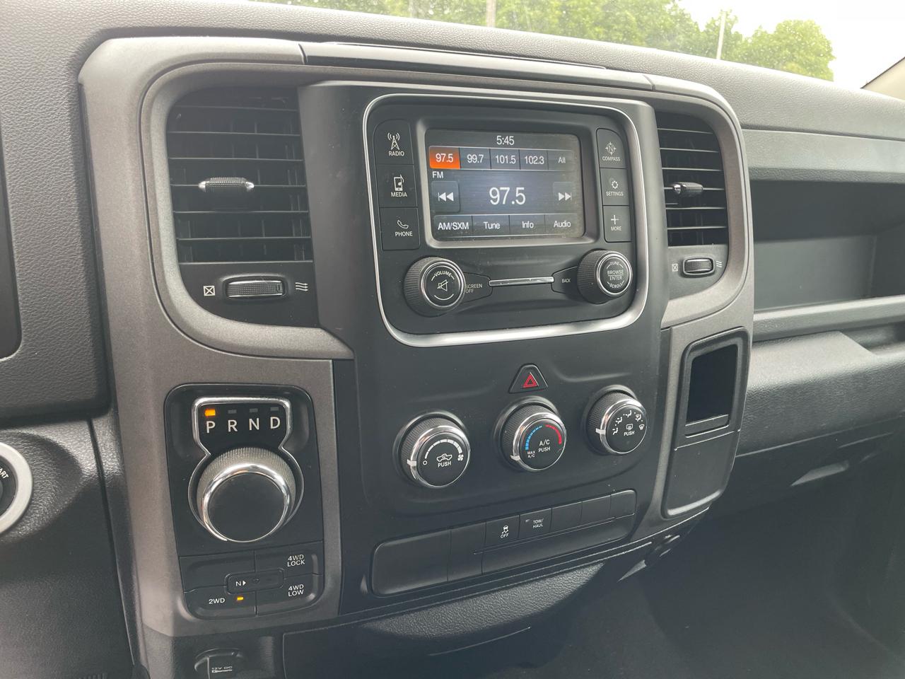 RAM 1500 4WD Crew Cab 140.5" Express 2018