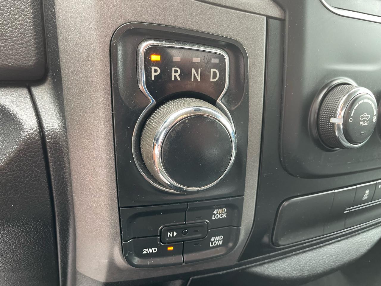 RAM 1500 4WD Crew Cab 140.5" Express 2018
