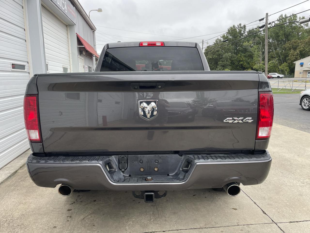 RAM 1500 4WD Crew Cab 140.5" Express 2018