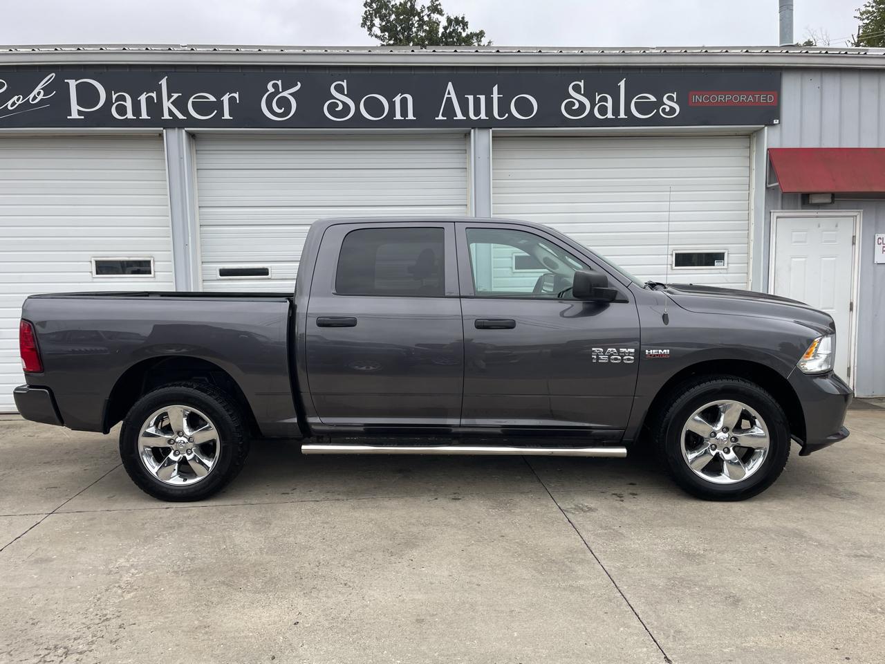 RAM 1500 4WD Crew Cab 140.5" Express 2018