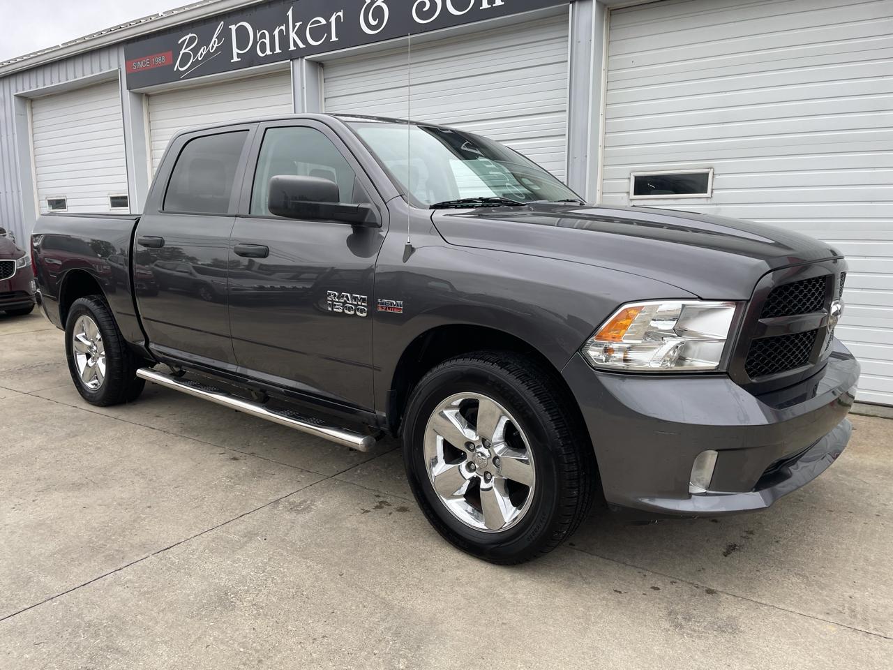 RAM 1500 4WD Crew Cab 140.5" Express 2018