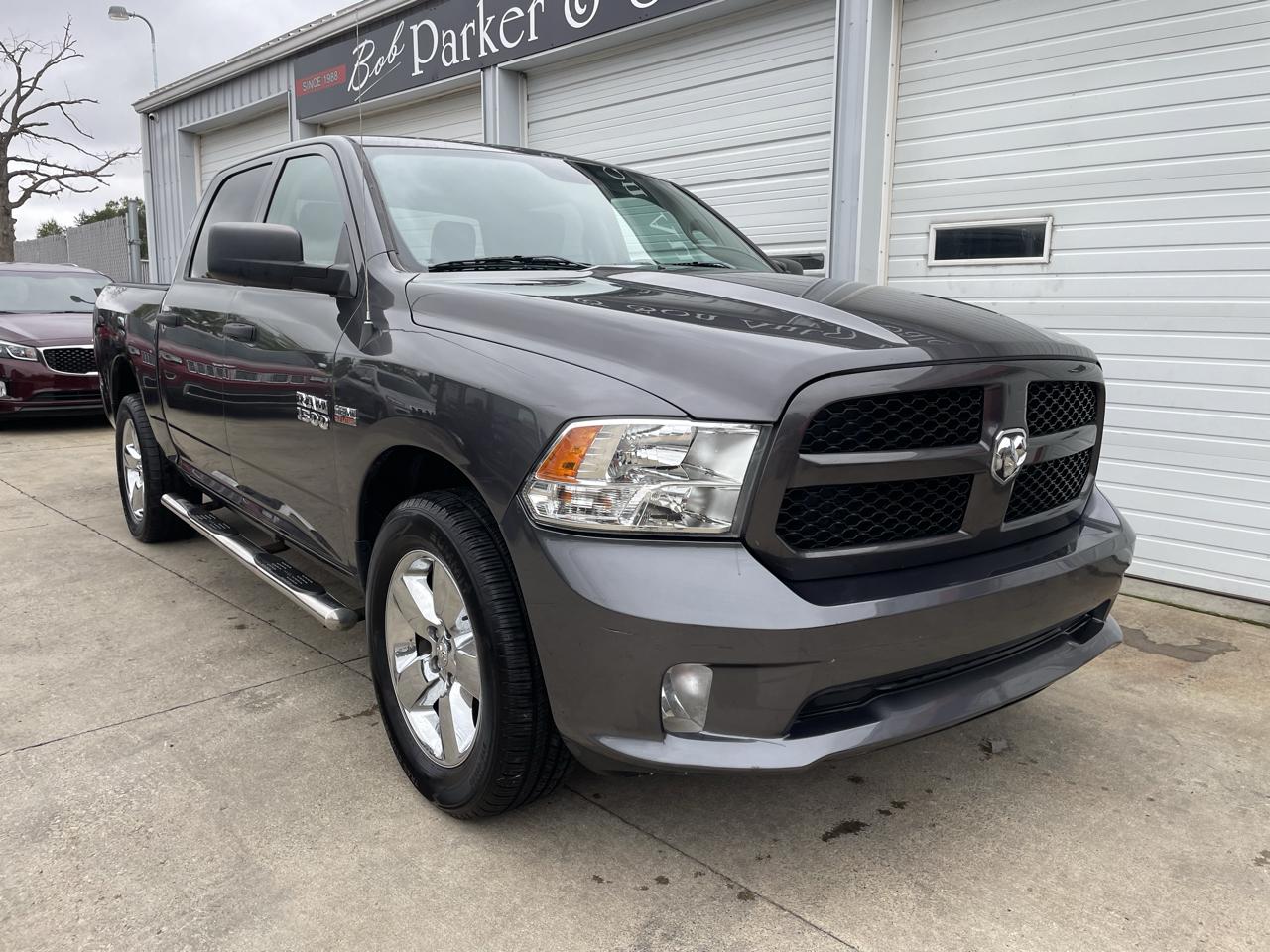 RAM 1500 4WD Crew Cab 140.5" Express 2018