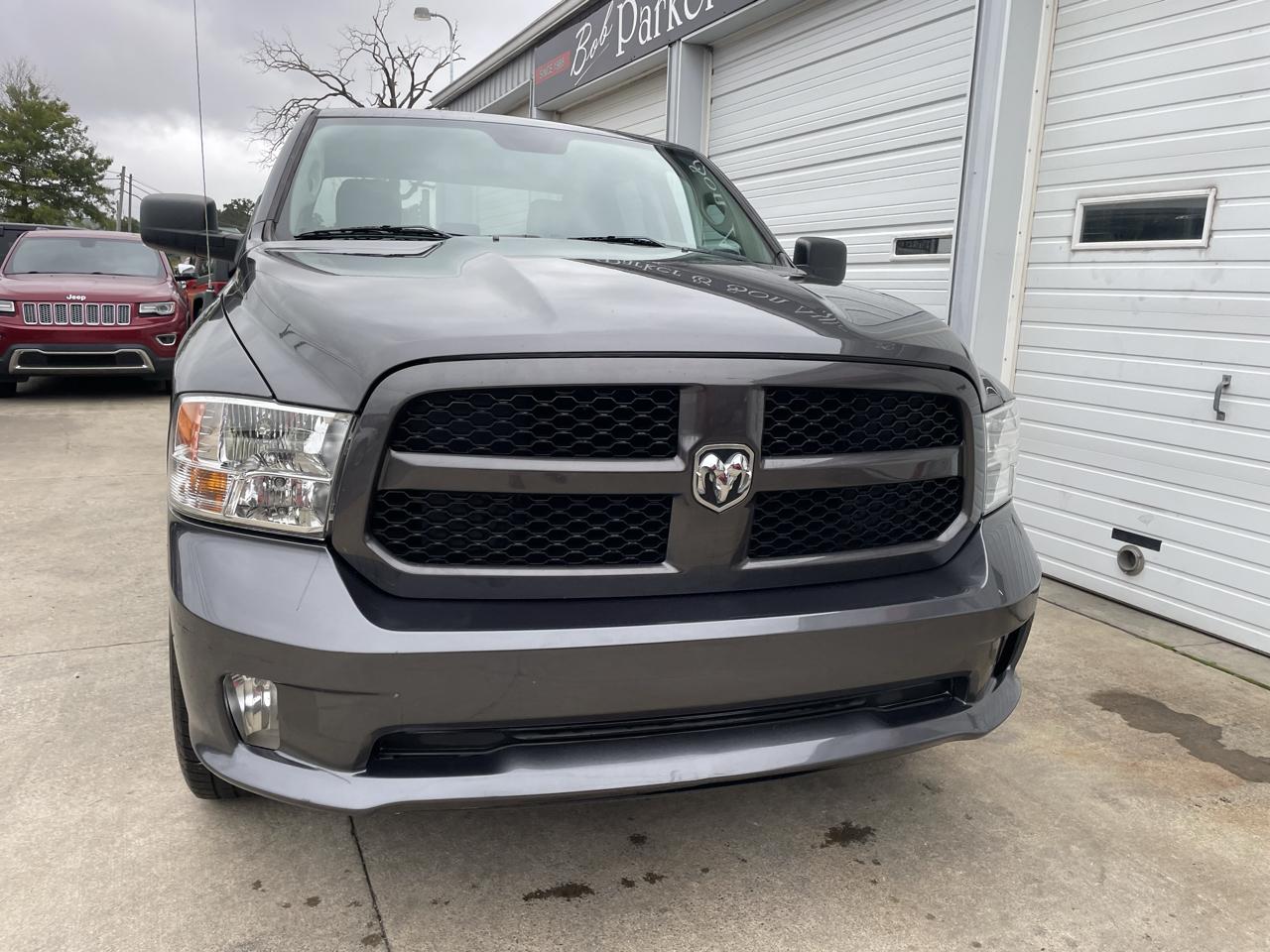 RAM 1500 4WD Crew Cab 140.5" Express 2018