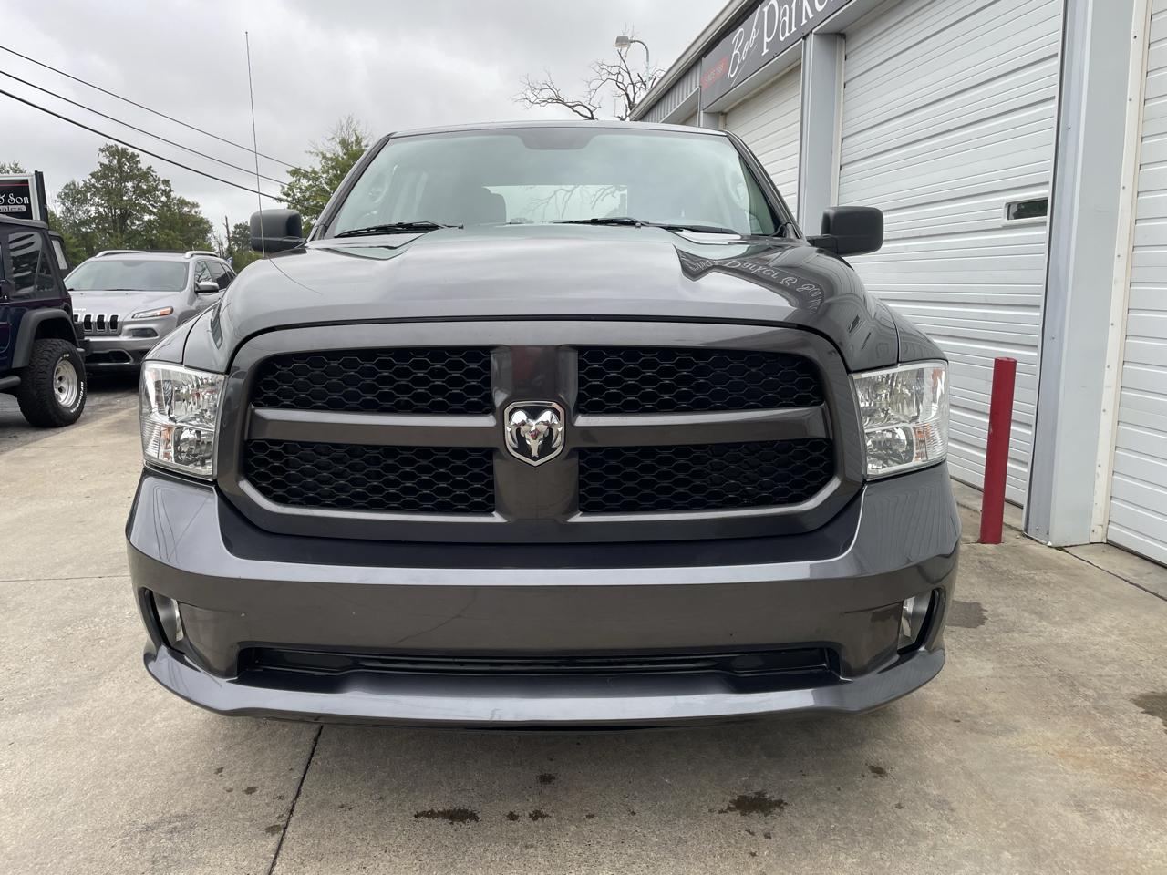 RAM 1500 4WD Crew Cab 140.5" Express 2018
