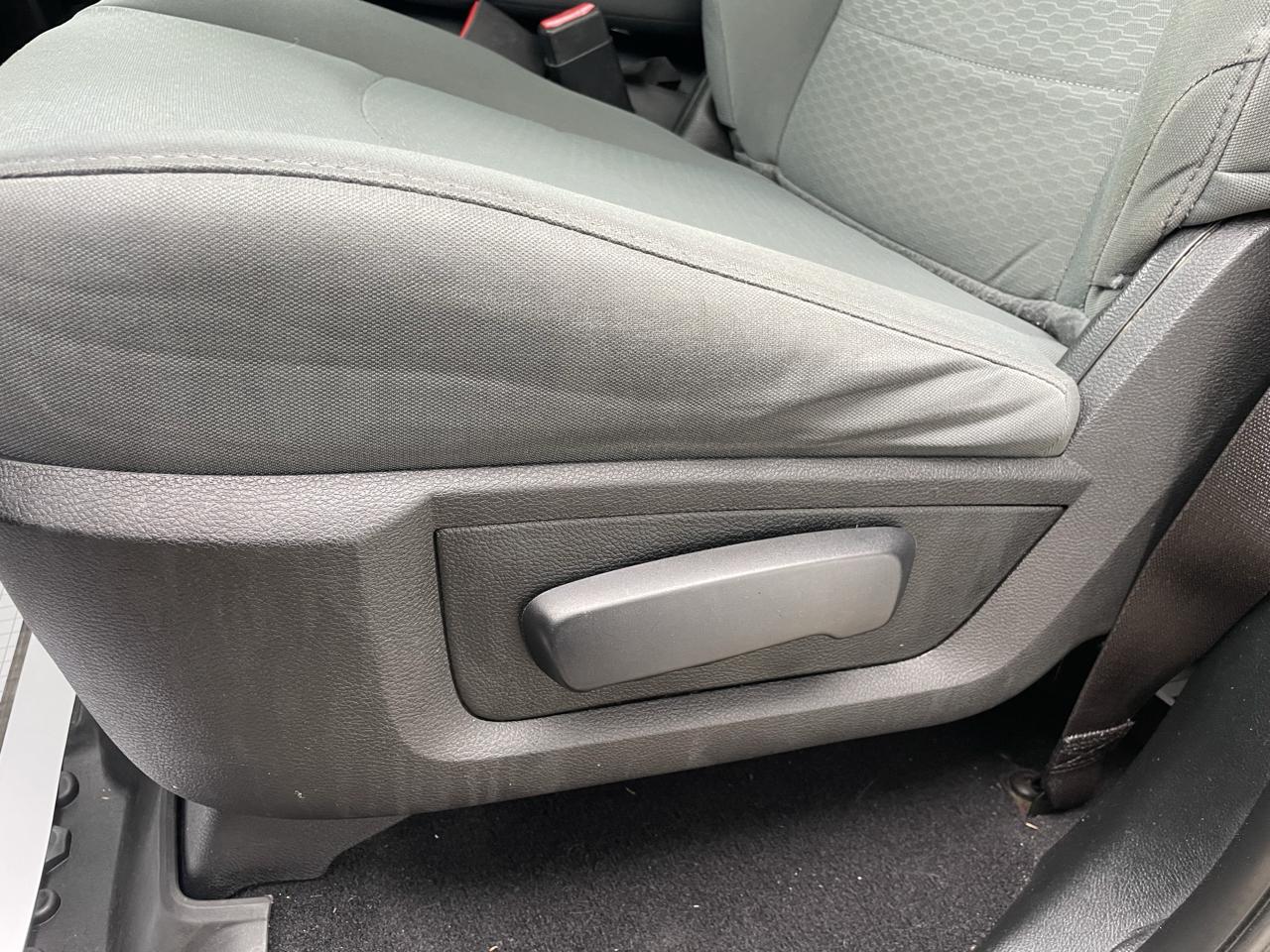 RAM 1500 4WD Crew Cab 140.5" Express 2018