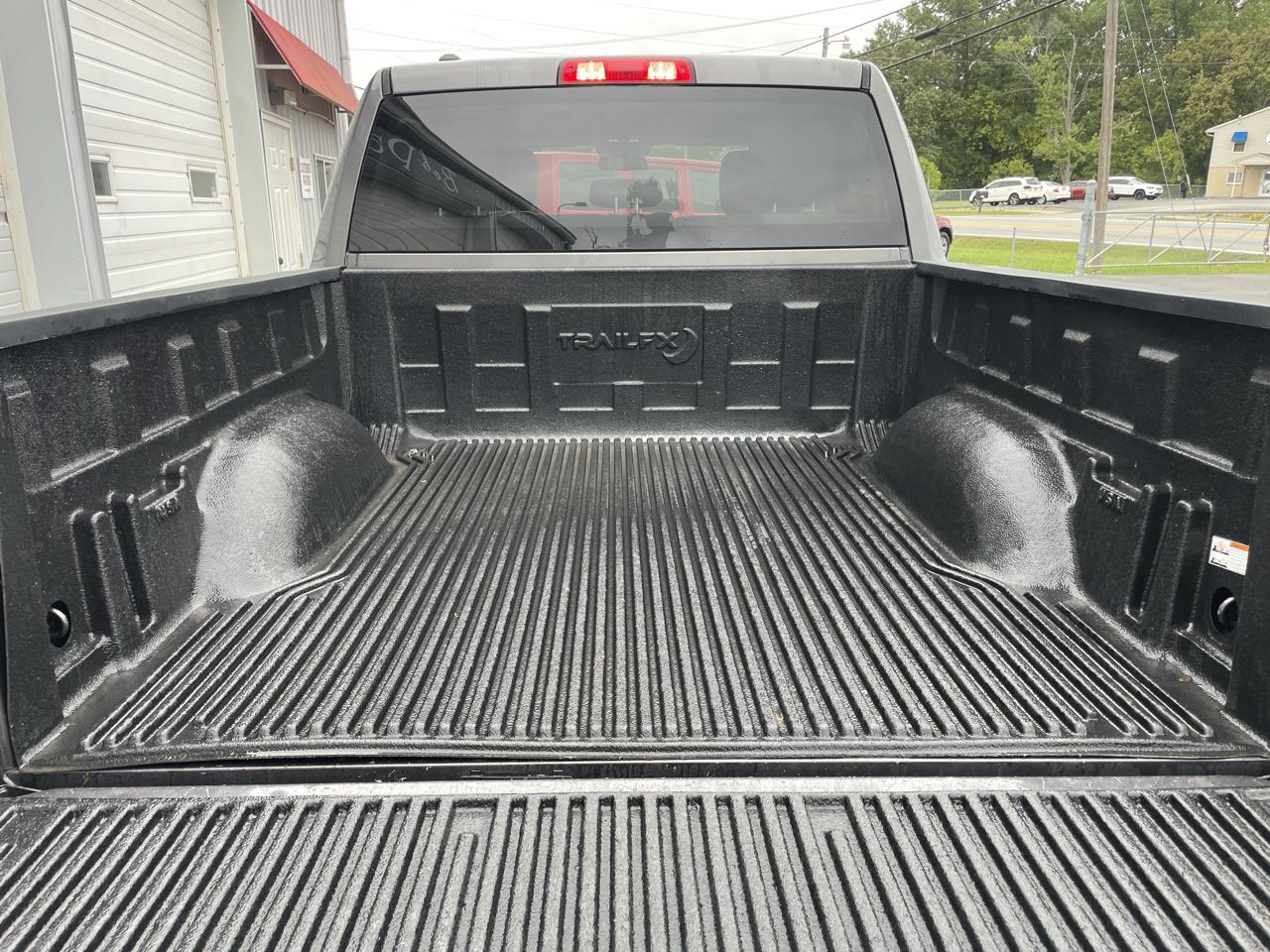 RAM 1500 4WD Crew Cab 140.5" Express 2018