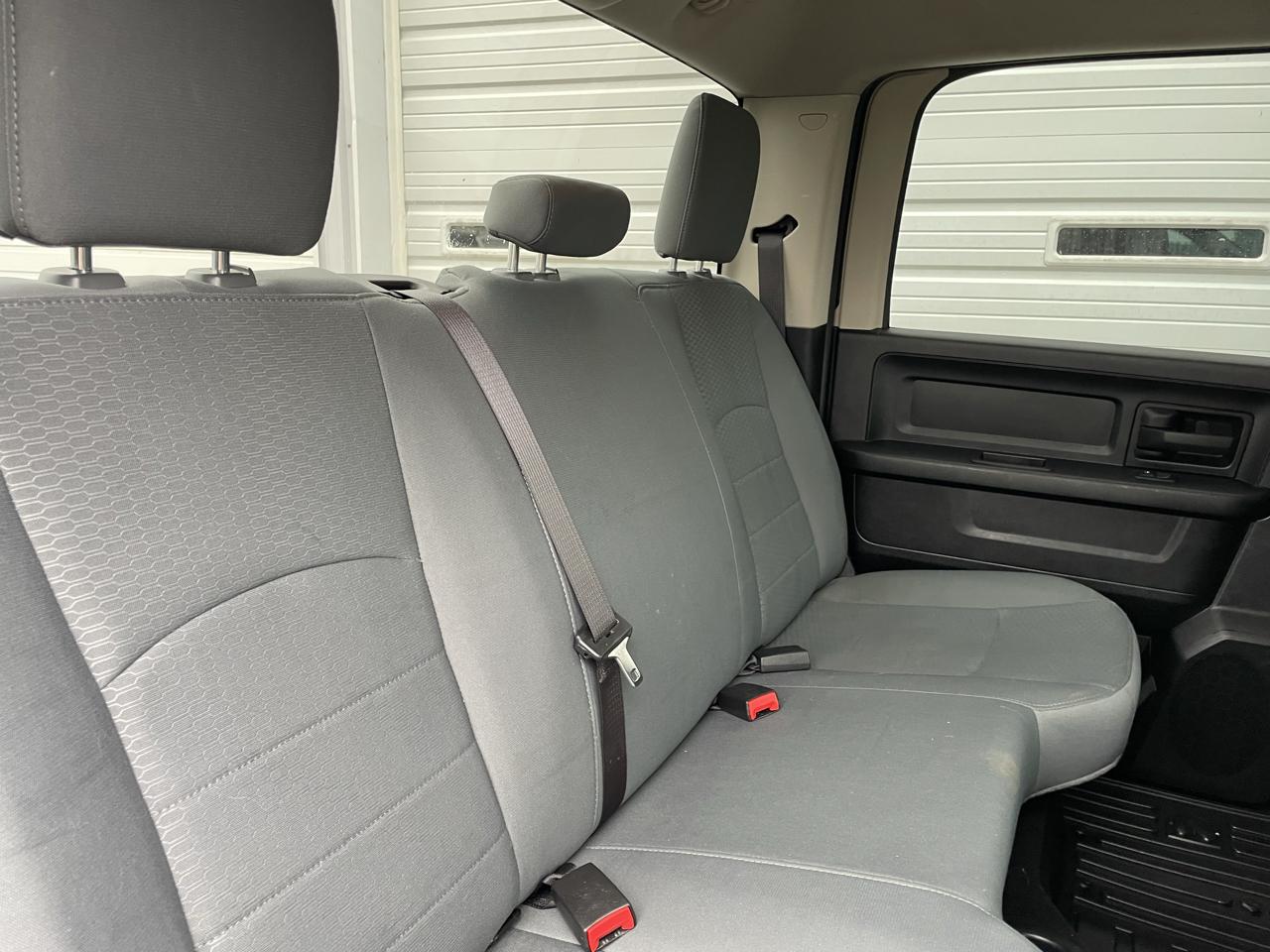 RAM 1500 4WD Crew Cab 140.5" Express 2018