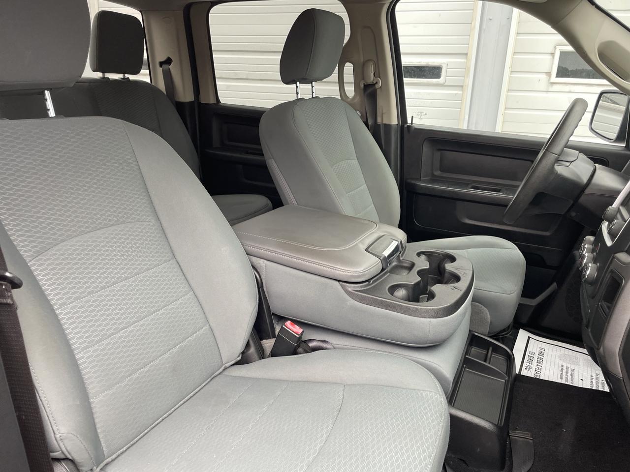 RAM 1500 4WD Crew Cab 140.5" Express 2018